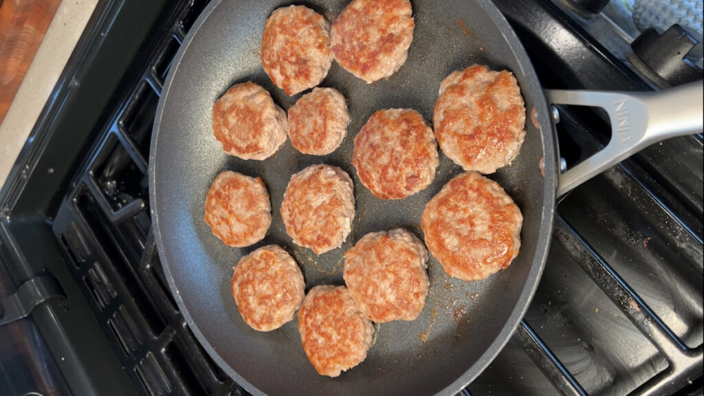 Portioned turkey sausages for quick breakfasts