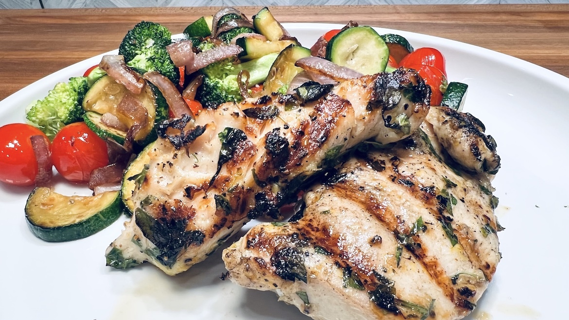 Healthy chicken and vegetables